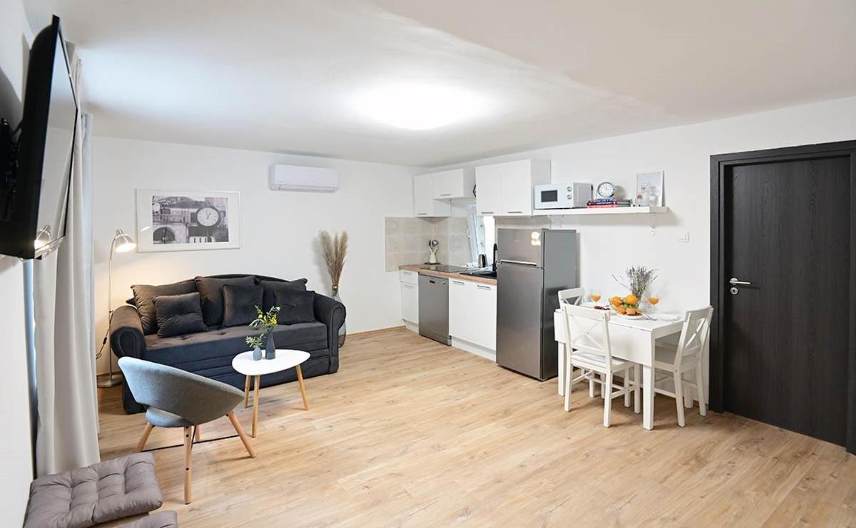 Apartment D & Studio L Dobrinj Exteriér fotografie