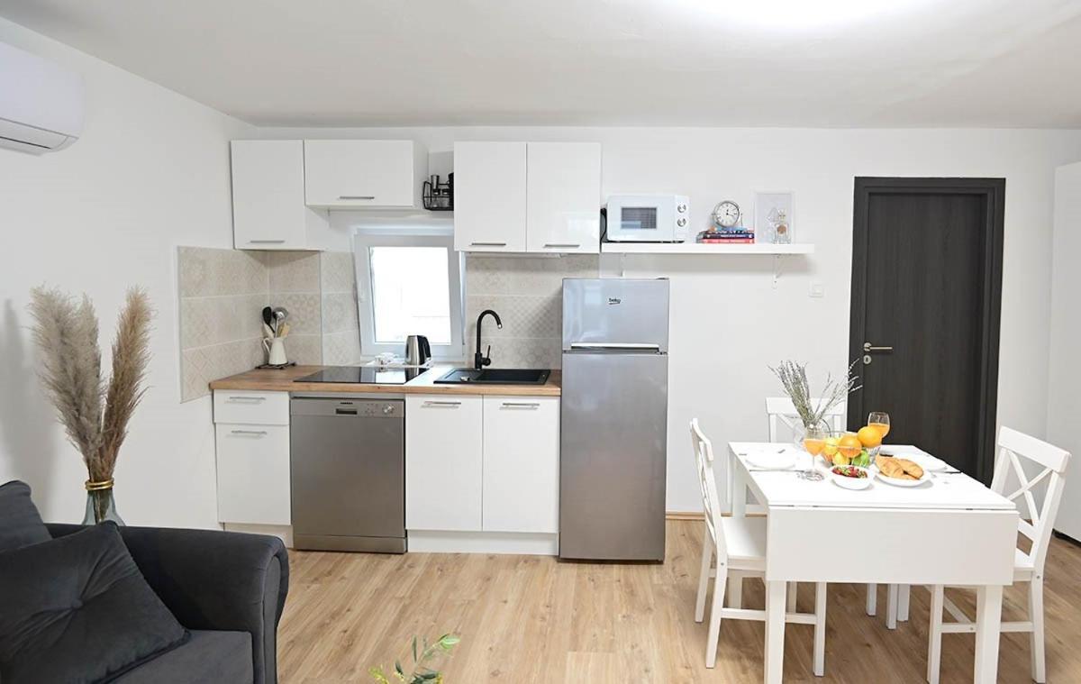 Apartment D & Studio L Dobrinj Exteriér fotografie