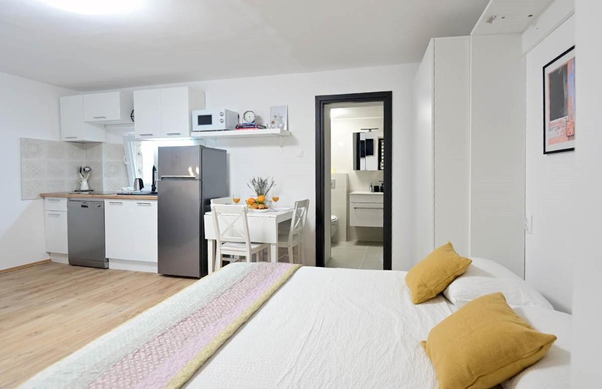 Apartment D & Studio L Dobrinj Exteriér fotografie